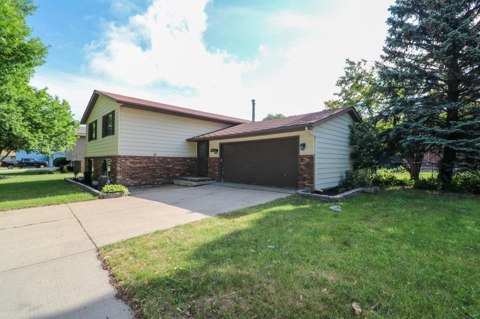 1420 S 23rd Street S, Fargo, ND 58103 Main Photo