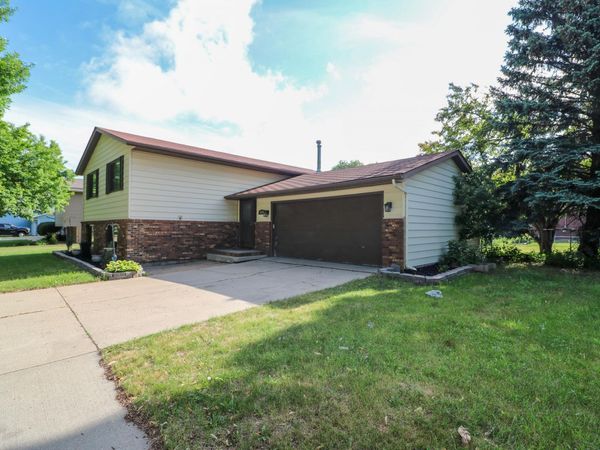 1420 S 23rd Street S, Fargo, ND 58103