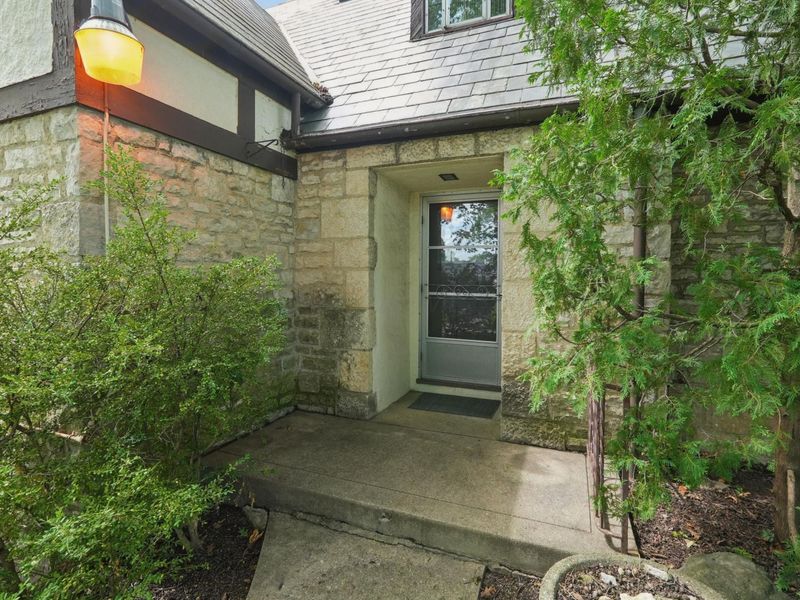 2050 Upper Chelsea Road, Columbus, OH 43221 Photo 12