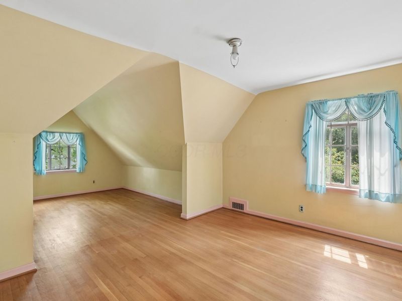 2050 Upper Chelsea Road, Columbus, OH 43221 Photo 32