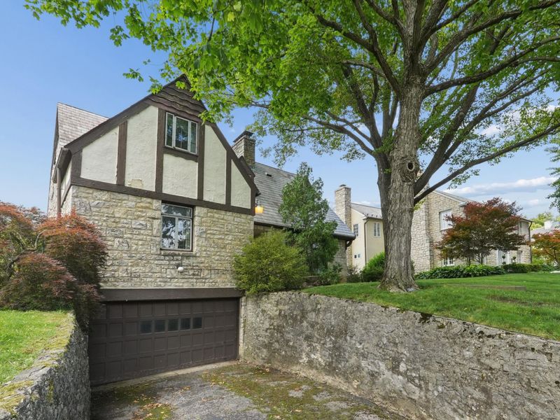 2050 Upper Chelsea Road, Columbus, OH 43221 Photo 9