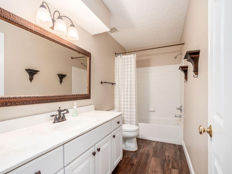 8442 Lazelle Village Drive, Lewis Center, OH 43035 Photo 13