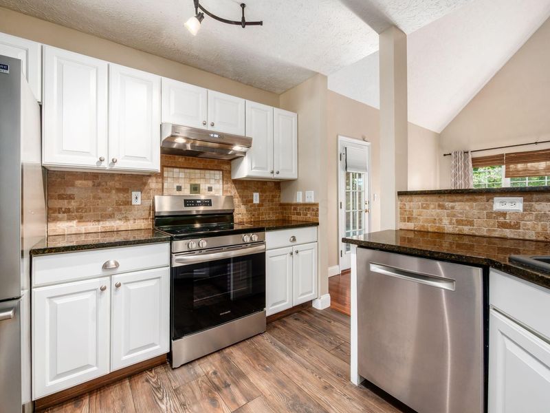 8442 Lazelle Village Drive, Lewis Center, OH 43035 Photo 32