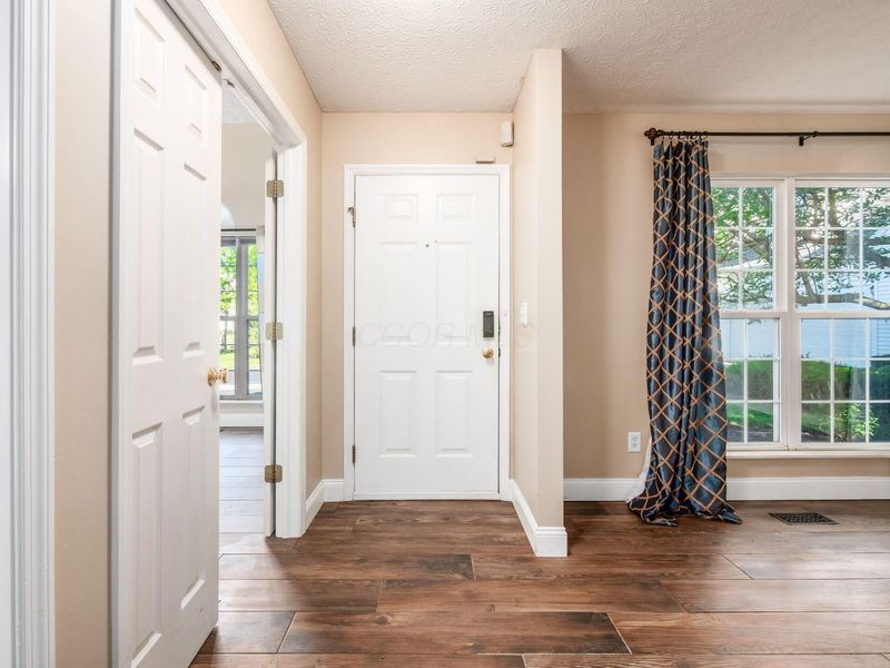 8442 Lazelle Village Drive, Lewis Center, OH 43035 Photo 6