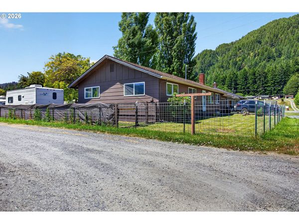 321 W DATE ST, Powers, OR 97466