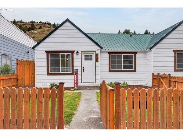 407 S CANYON BLVD, John Day, OR 97845