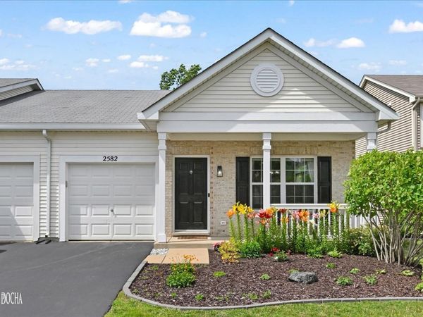 2582 Carlisle Lane , Hampshire, IL 60140