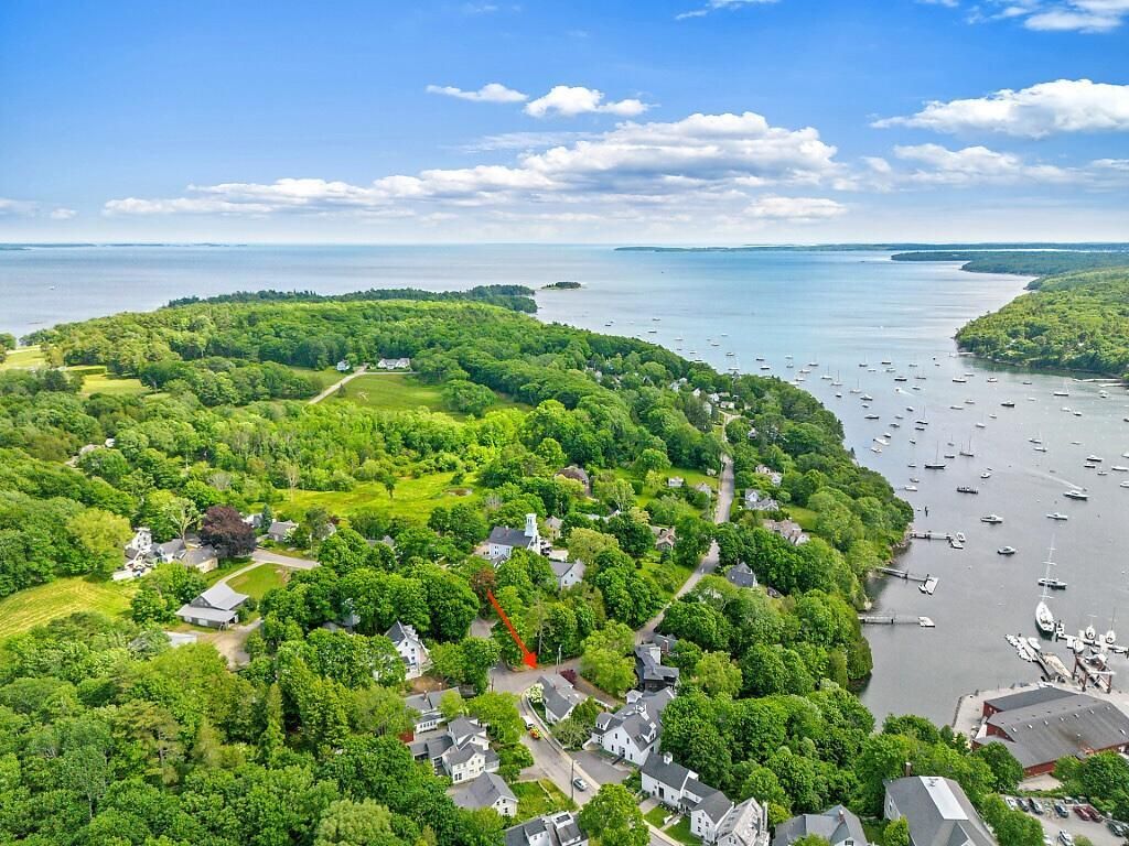 158 Russell Avenue, Rockport, ME 04856 Main Photo