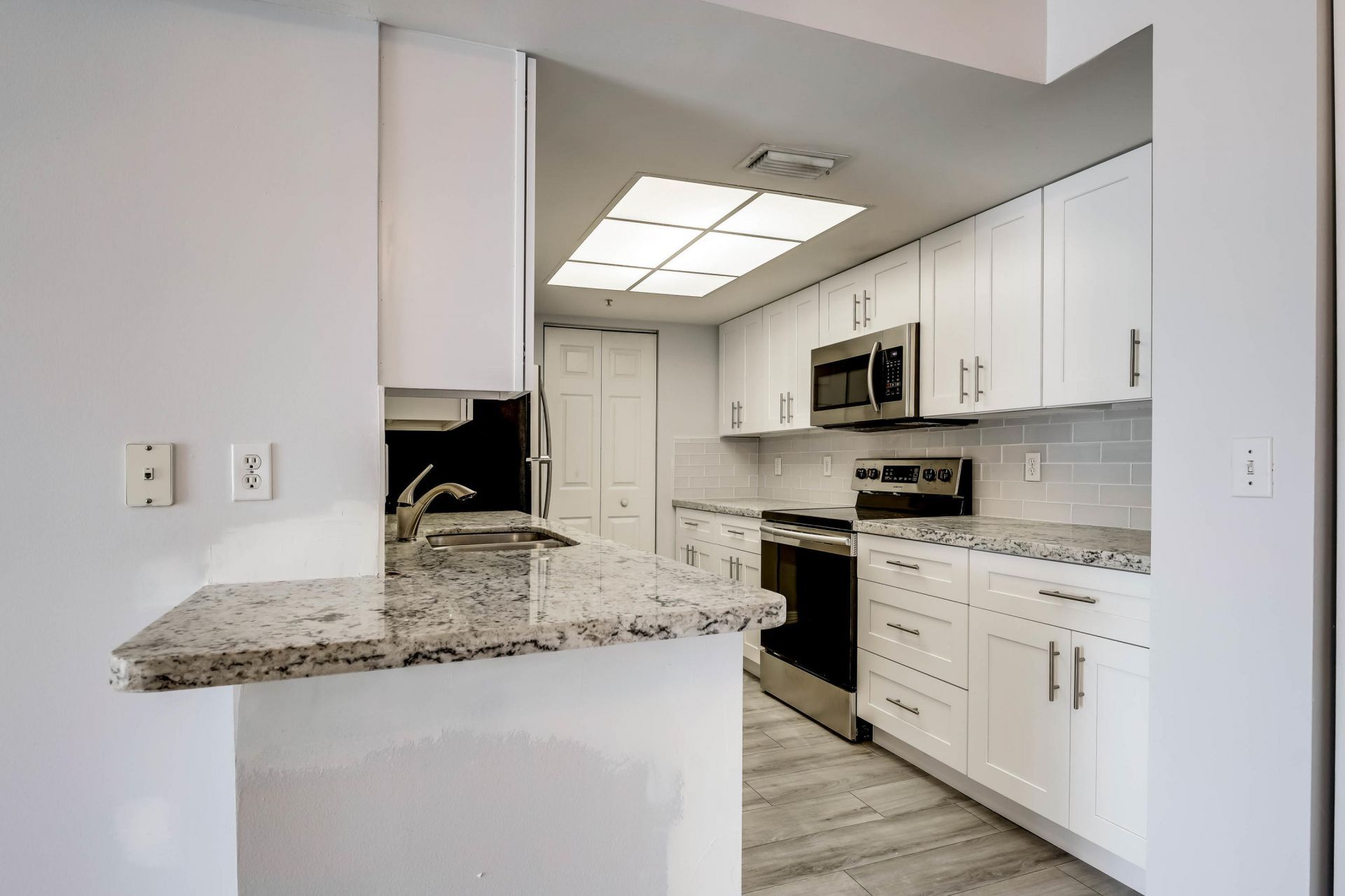 100 Crestwood Court N, Unit 108, Royal Palm Beach, FL 33411 Photo