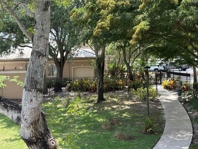 100 Crestwood Court N, Unit 108, Royal Palm Beach, FL 33411 Photo