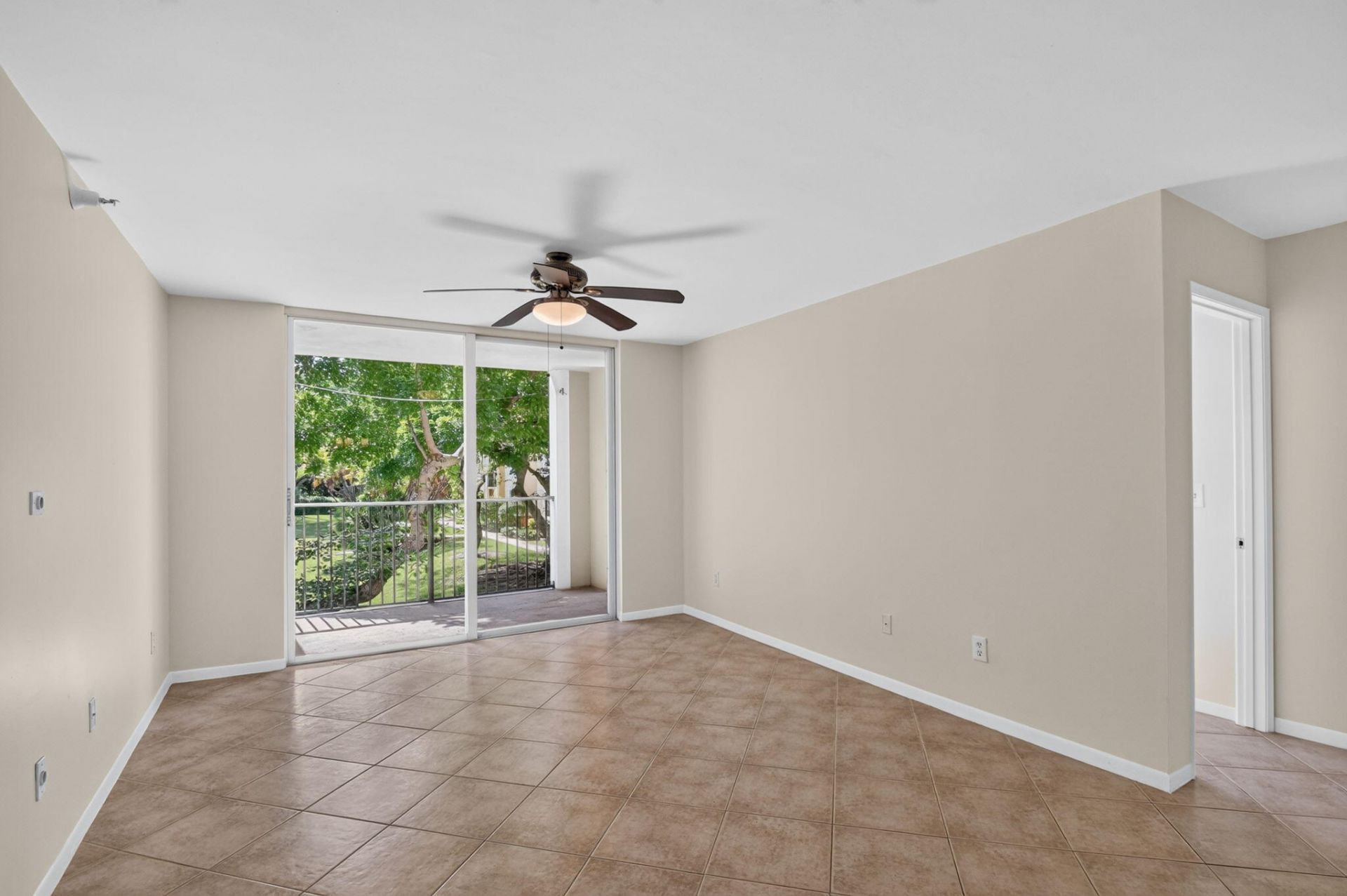 107 Yacht Club Way, Unit 208, Hypoluxo, FL 33462 Photo