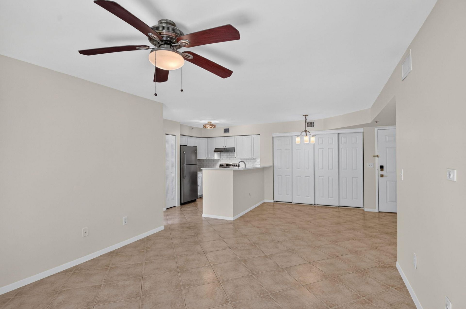 107 Yacht Club Way, Unit 208, Hypoluxo, FL 33462 Photo