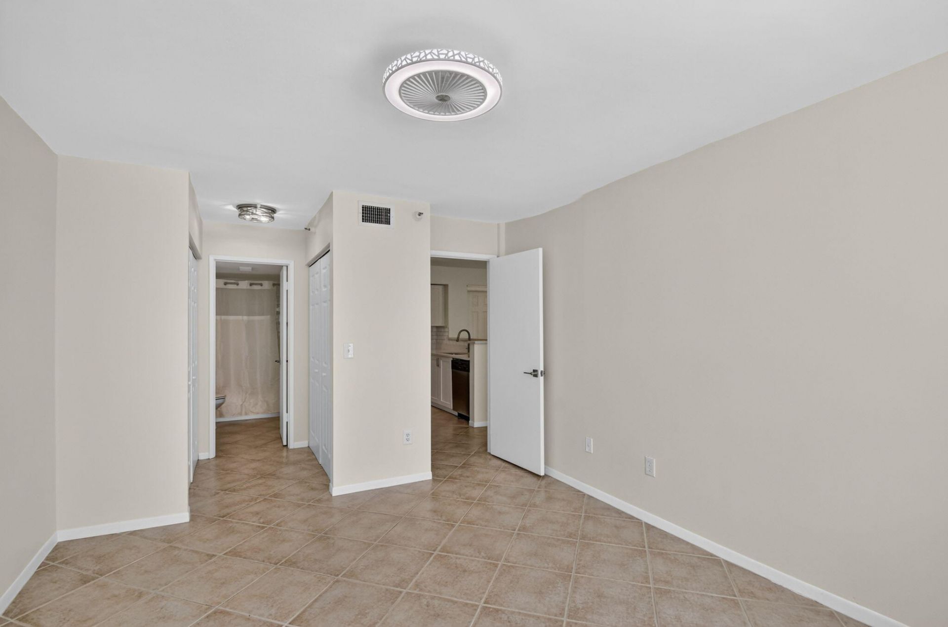 107 Yacht Club Way, Unit 208, Hypoluxo, FL 33462 Photo