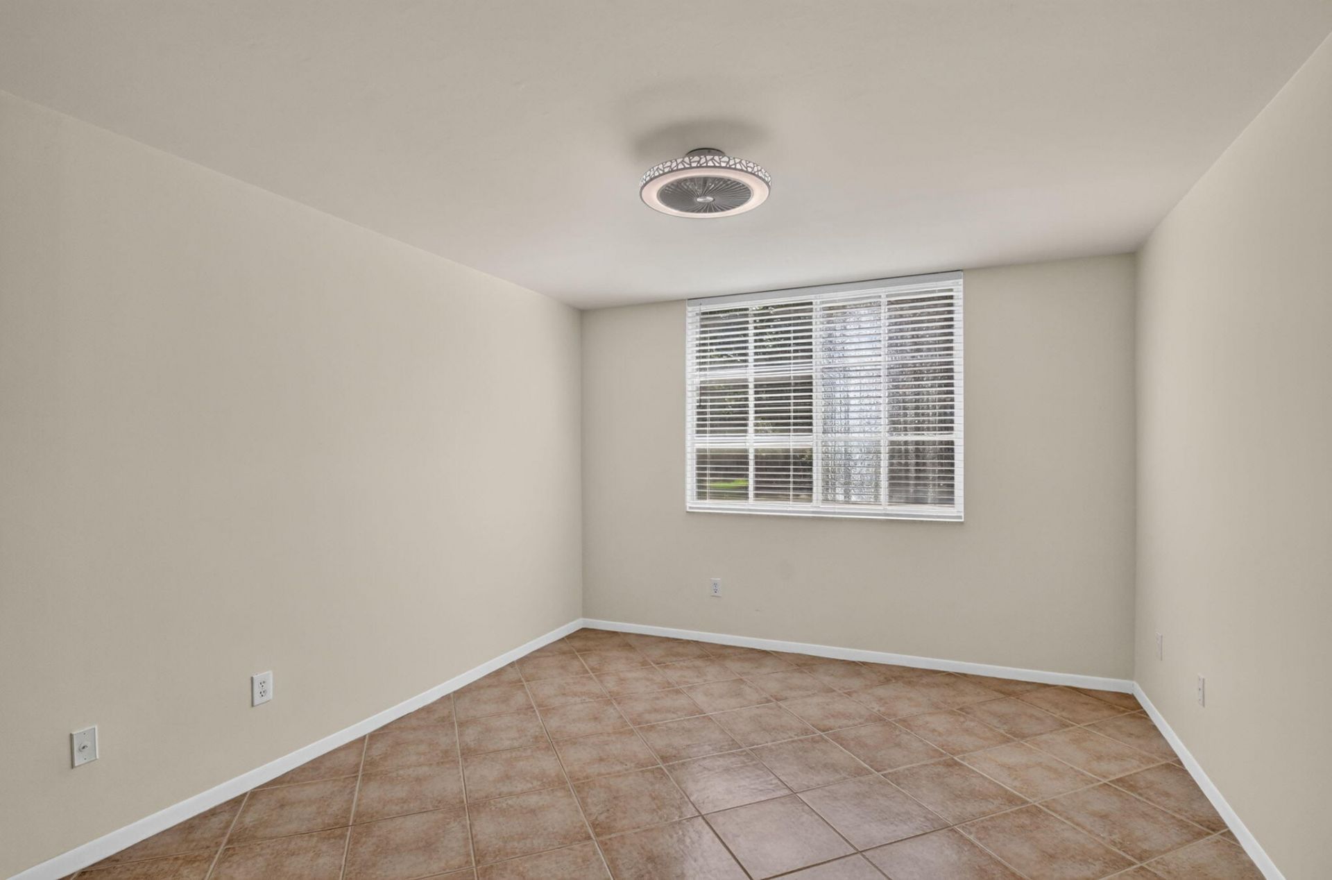 107 Yacht Club Way, Unit 208, Hypoluxo, FL 33462 Photo