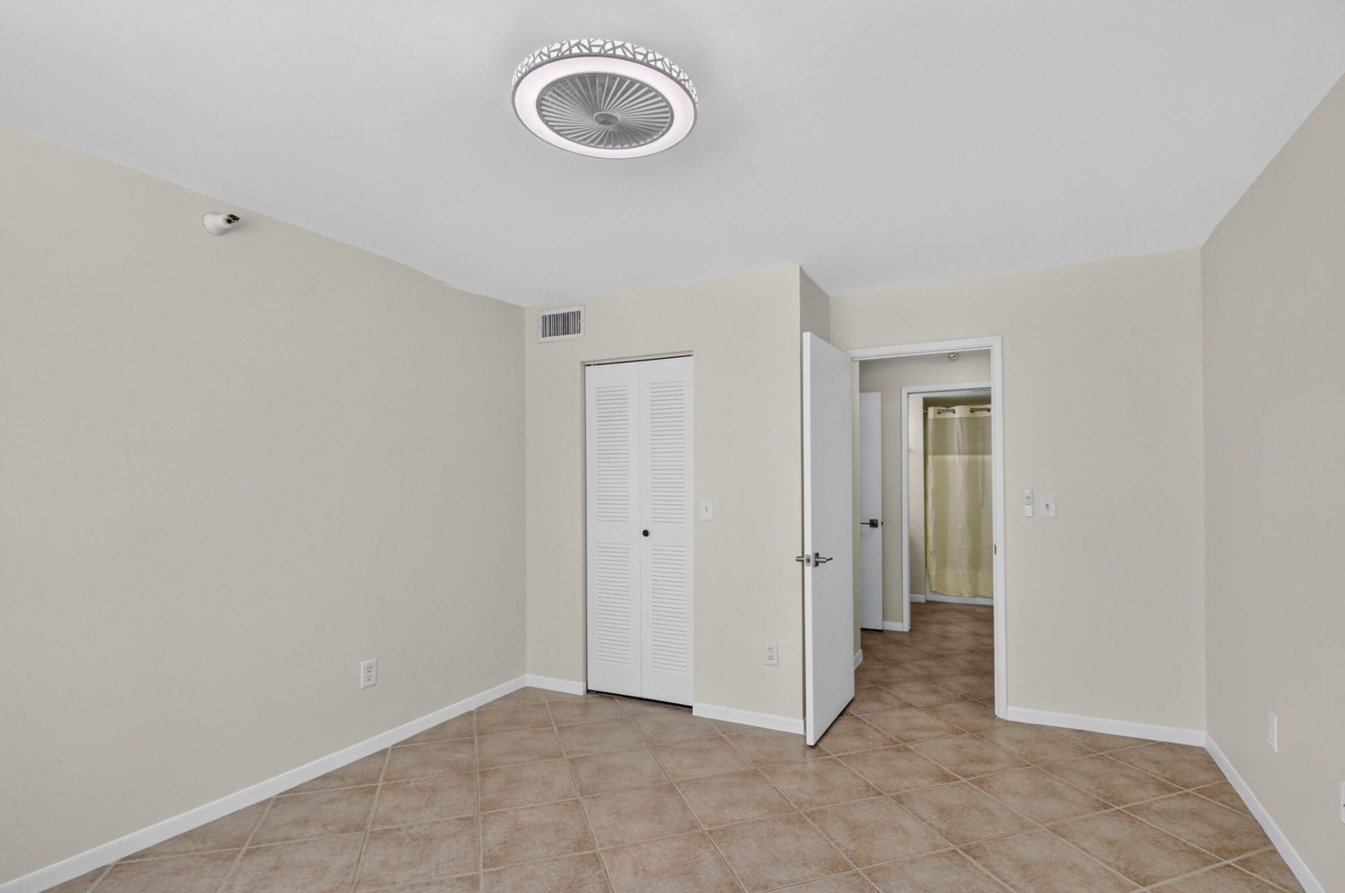 107 Yacht Club Way, Unit 208, Hypoluxo, FL 33462 Photo