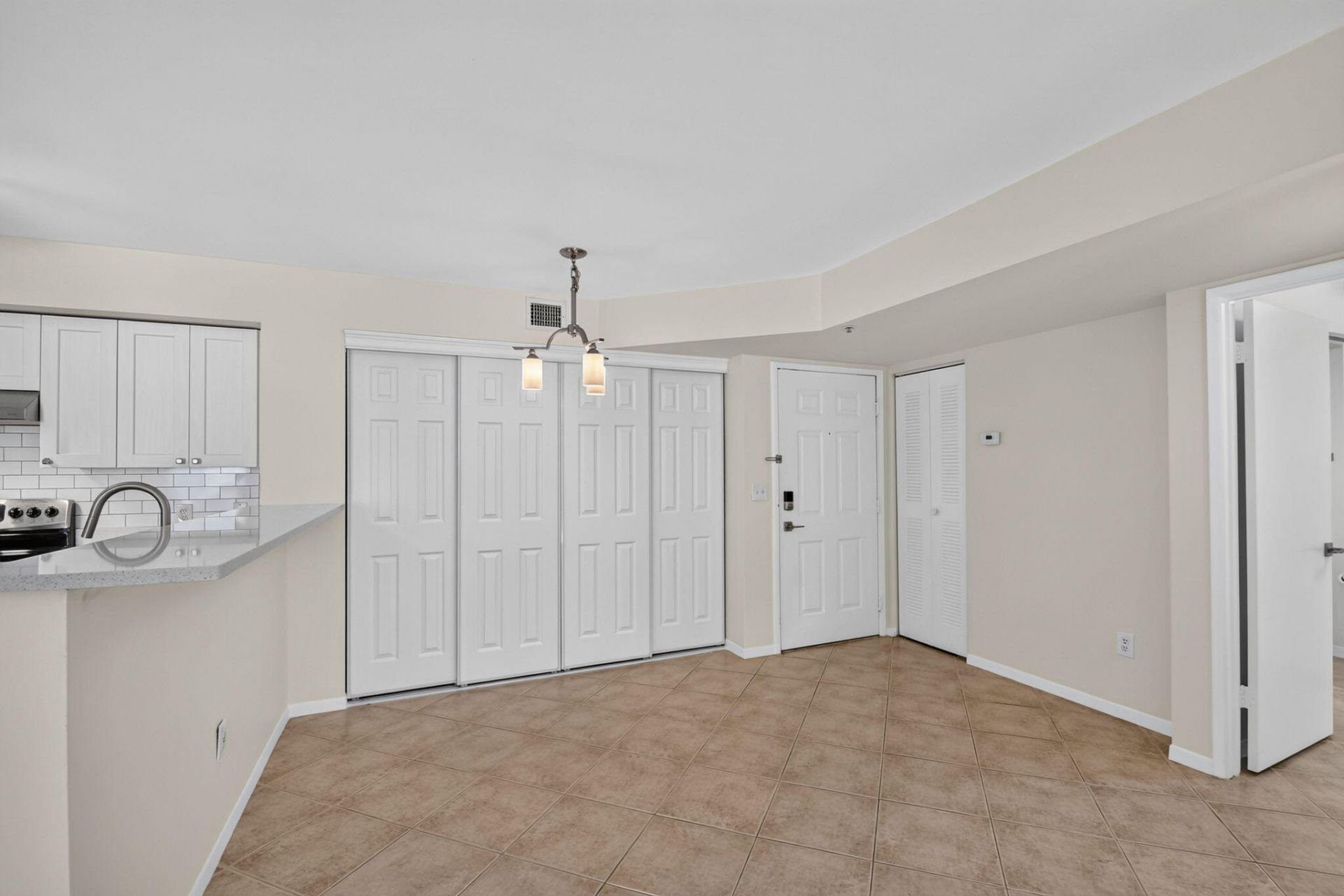 107 Yacht Club Way, Unit 208, Hypoluxo, FL 33462 Photo