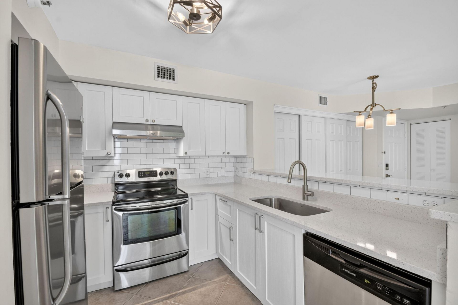 107 Yacht Club Way, Unit 208, Hypoluxo, FL 33462 Photo