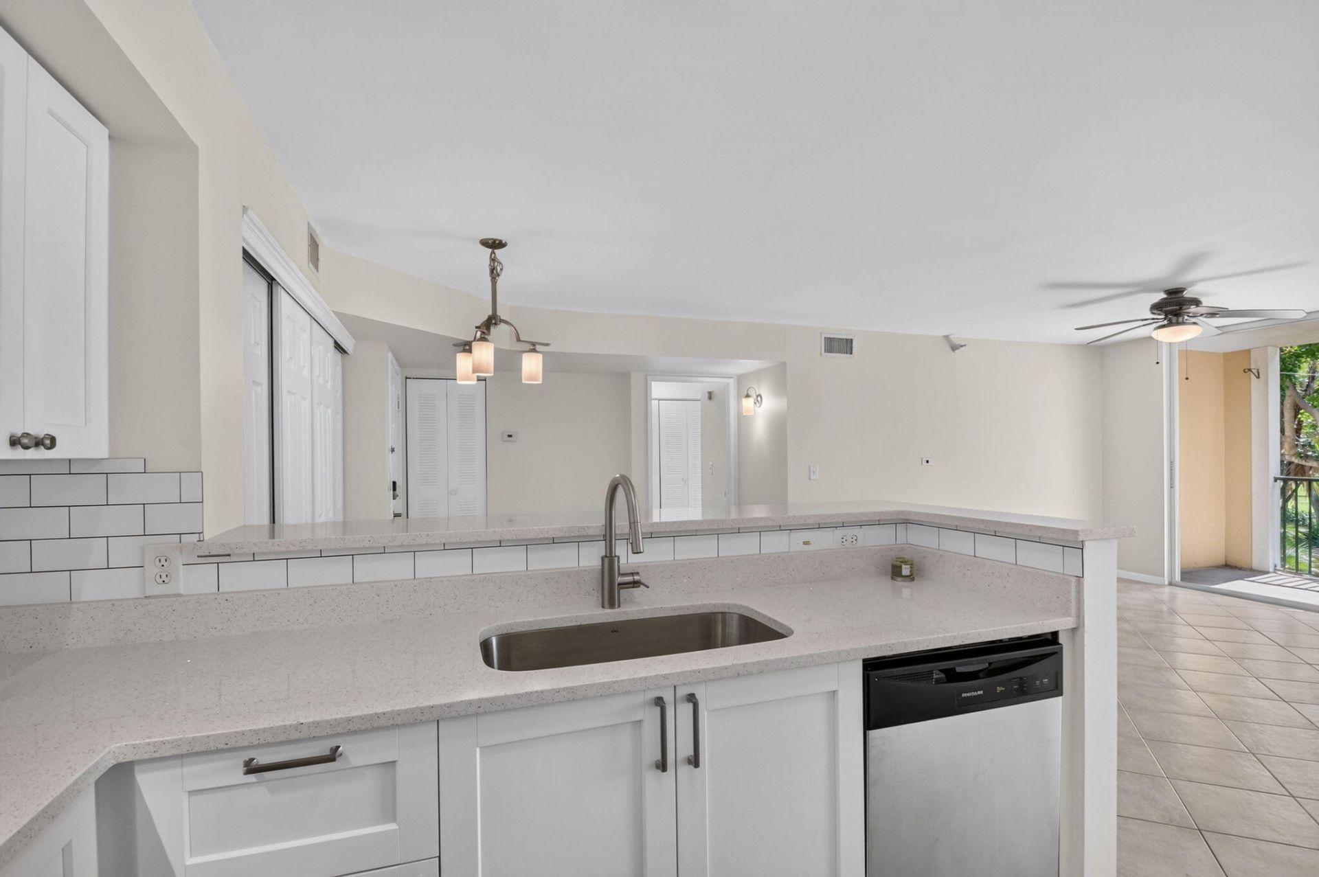 107 Yacht Club Way, Unit 208, Hypoluxo, FL 33462 Photo