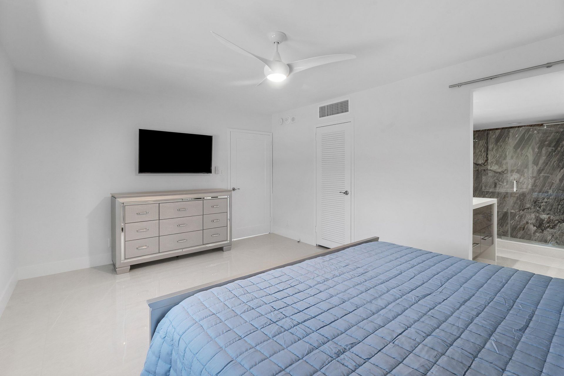 5480 N Ocean Drive, Unit B1c, Singer Island, FL 33404 Photo