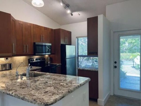 3054 S Oakland Forest Drive, Unit 2206, Oakland Park, FL 33309