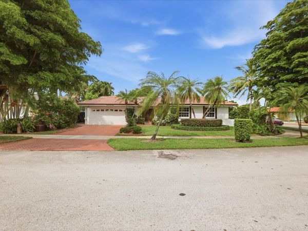 20009 NW 66th Place, Hialeah, FL 33015