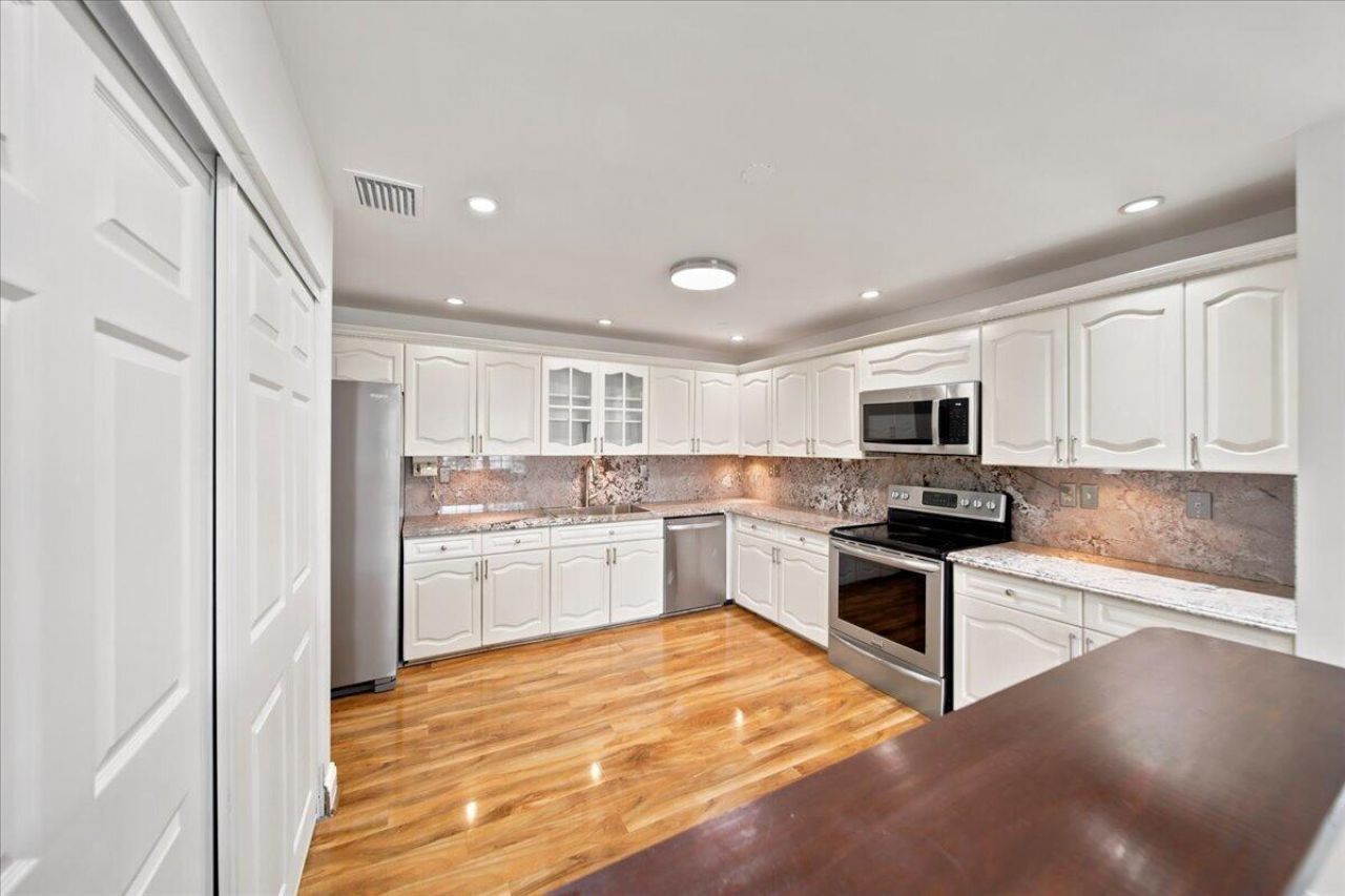 20009 NW 66th Place, Hialeah, FL 33015 Photo