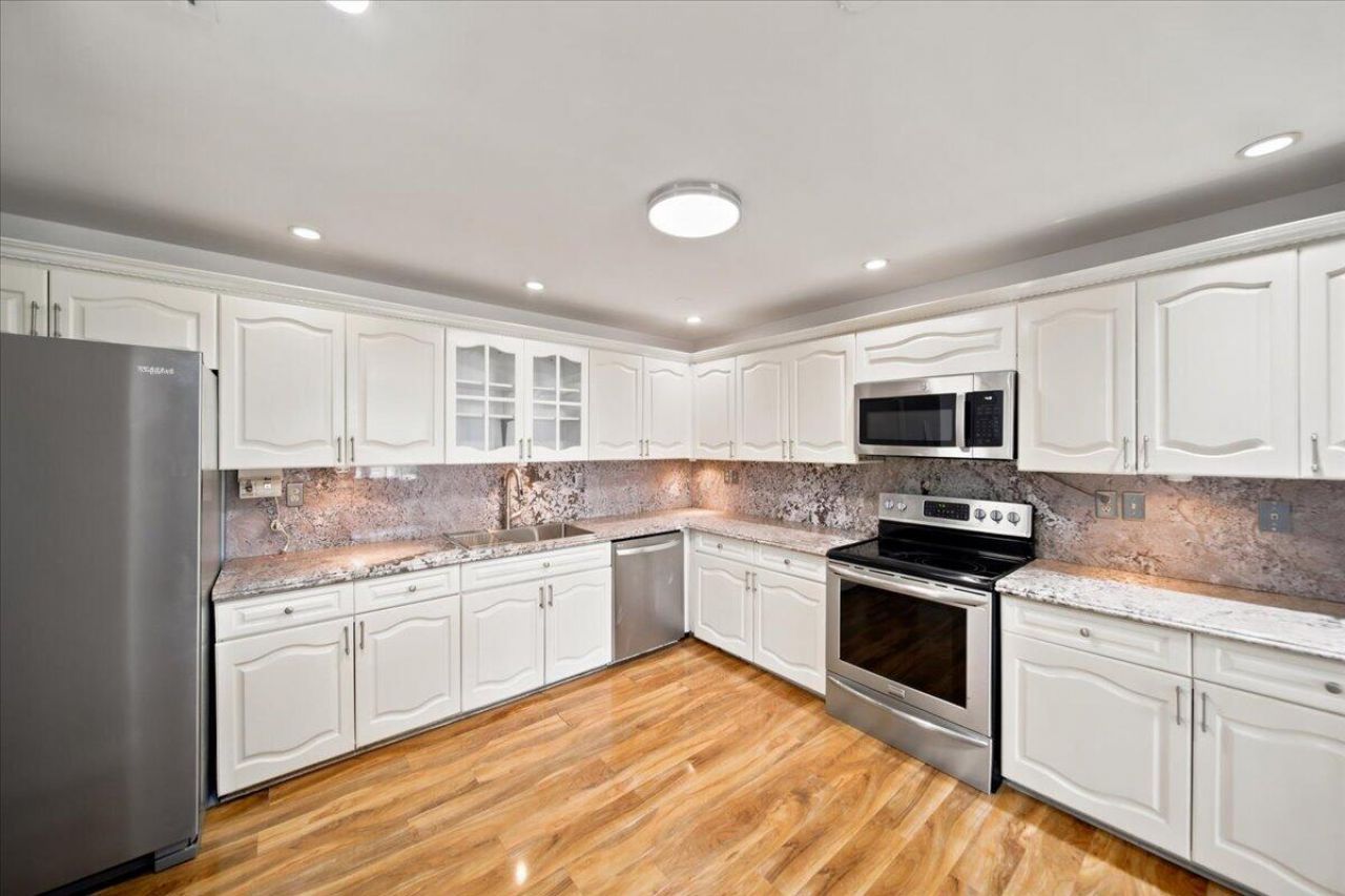 20009 NW 66th Place, Hialeah, FL 33015 Photo