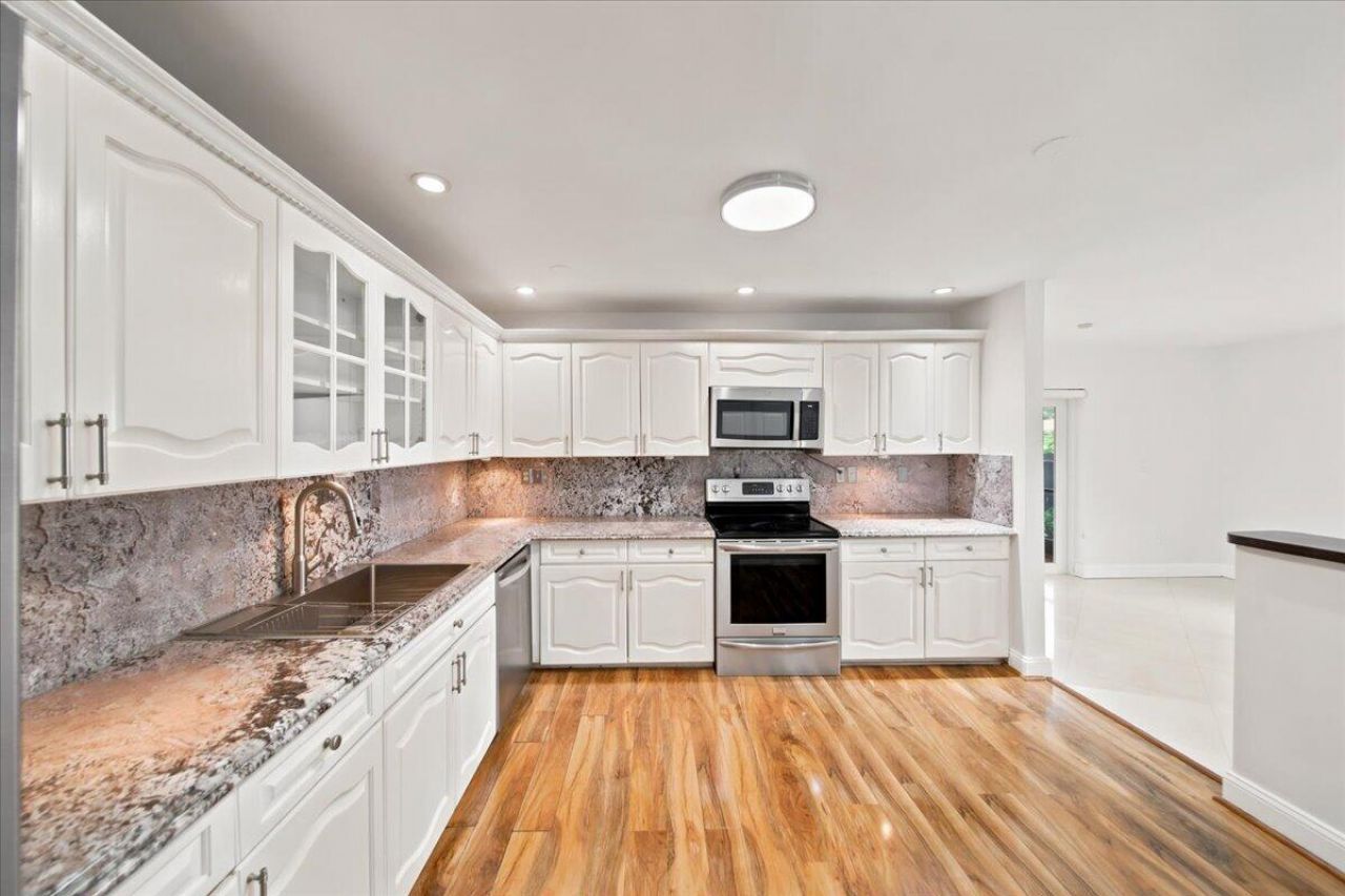 20009 NW 66th Place, Hialeah, FL 33015 Photo