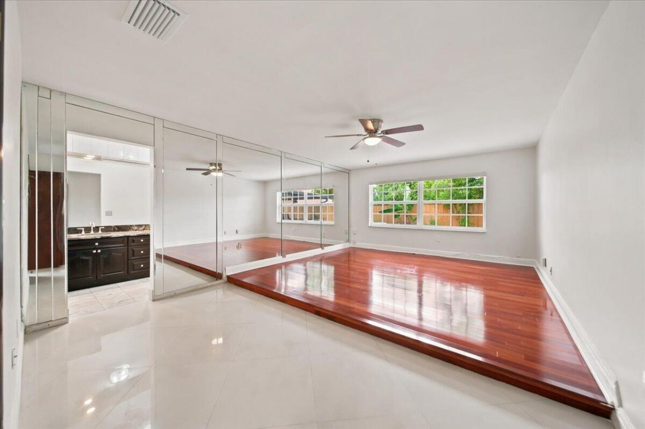 20009 NW 66th Place, Hialeah, FL 33015 Photo