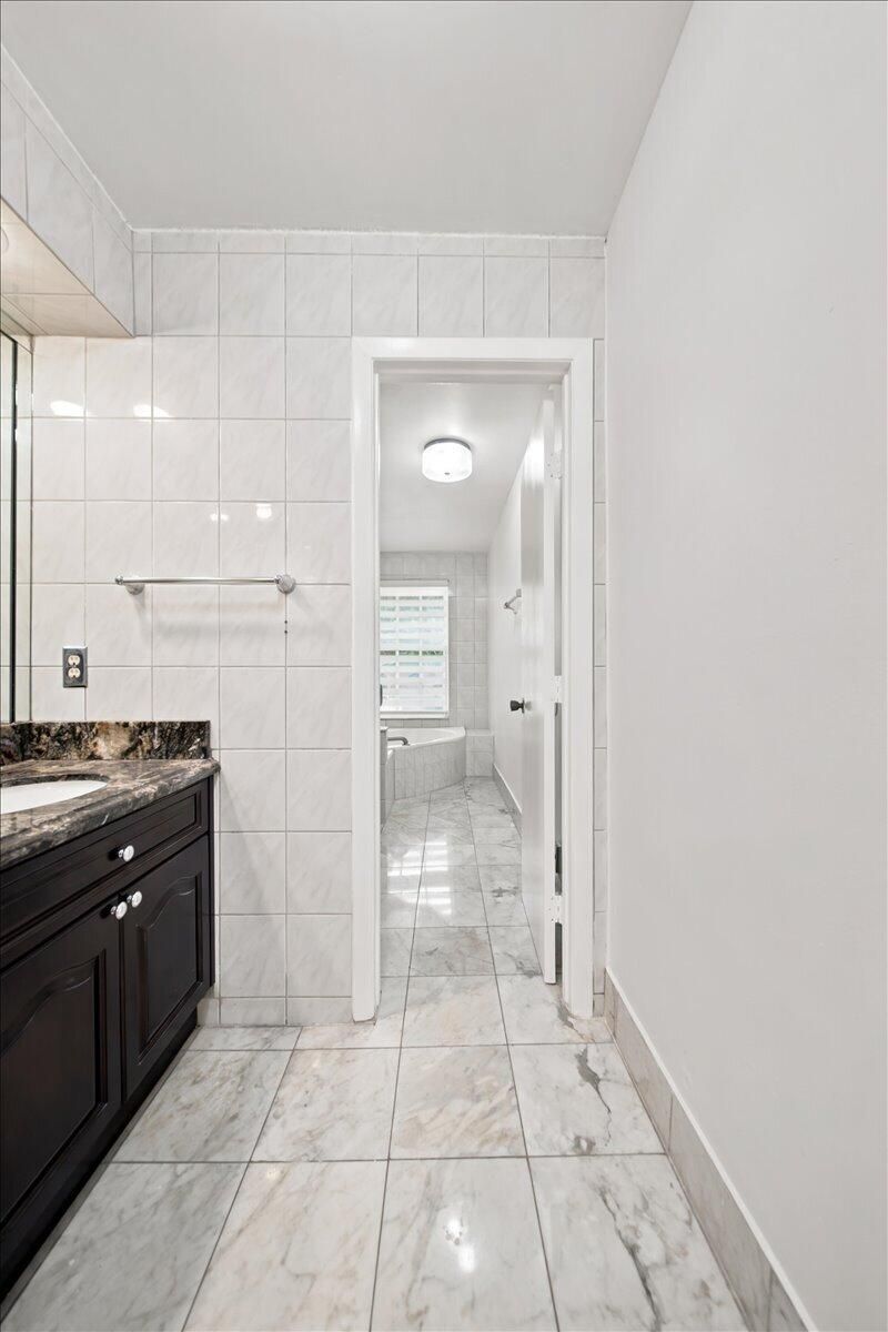 20009 NW 66th Place, Hialeah, FL 33015 Photo