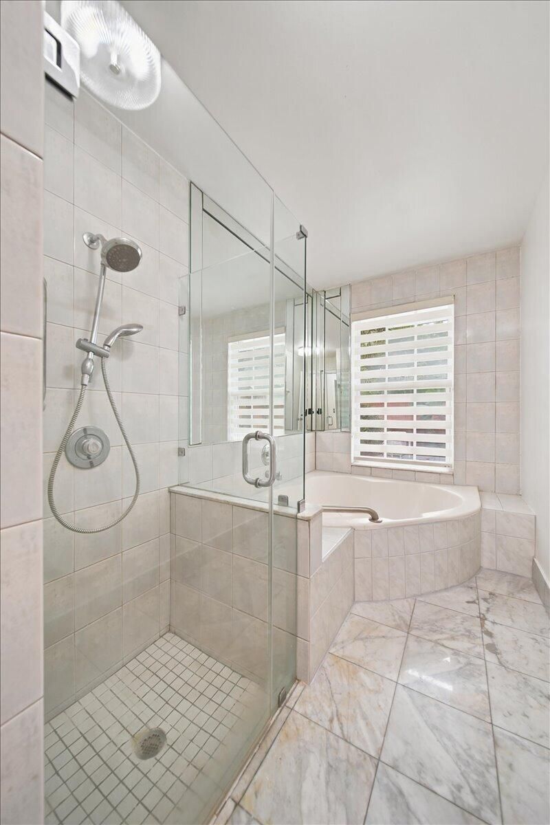 20009 NW 66th Place, Hialeah, FL 33015 Photo