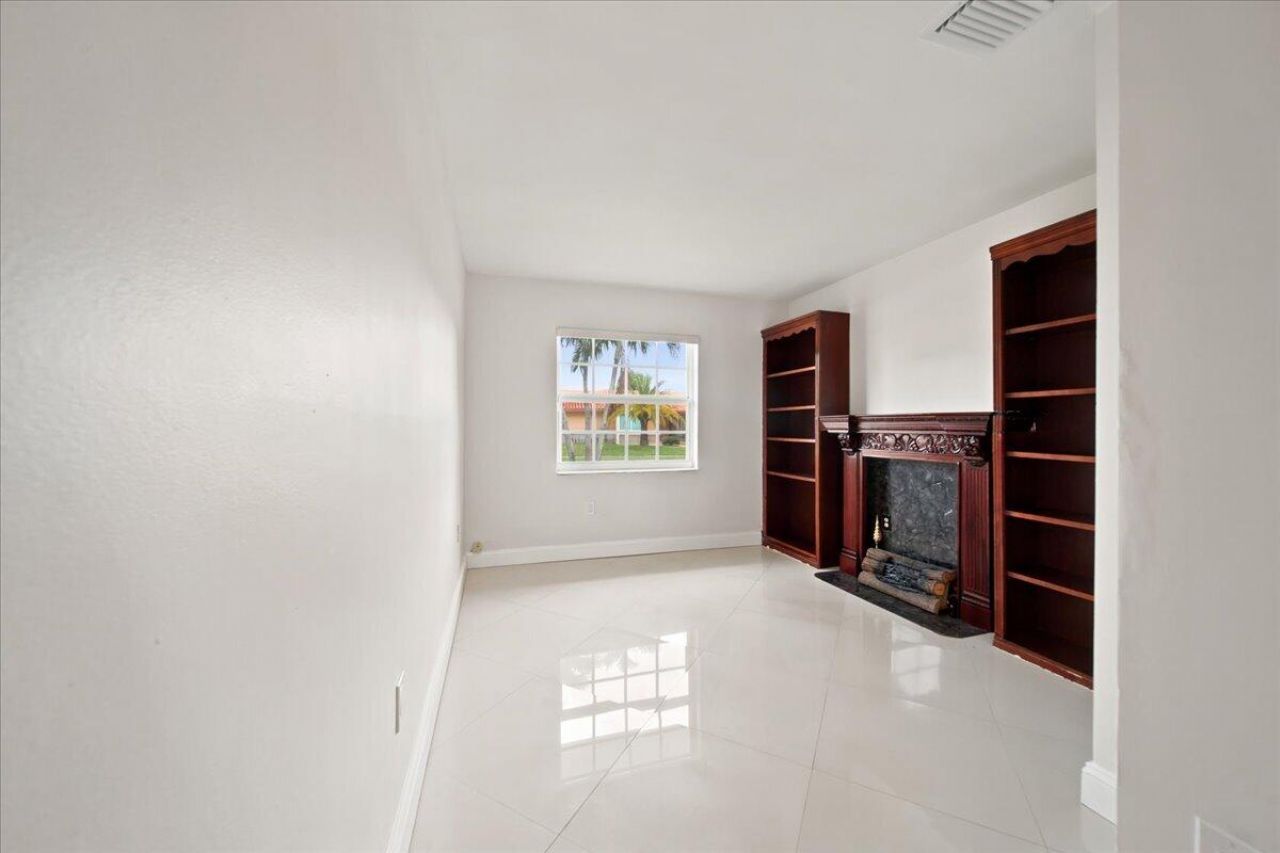 20009 NW 66th Place, Hialeah, FL 33015 Photo