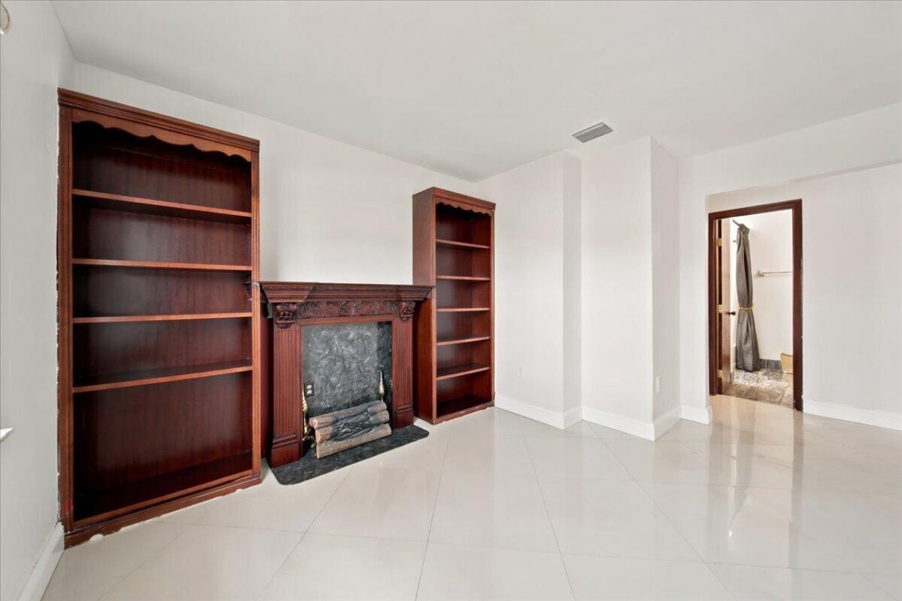 20009 NW 66th Place, Hialeah, FL 33015 Photo