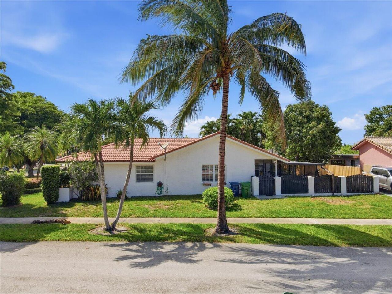 20009 NW 66th Place, Hialeah, FL 33015 Photo