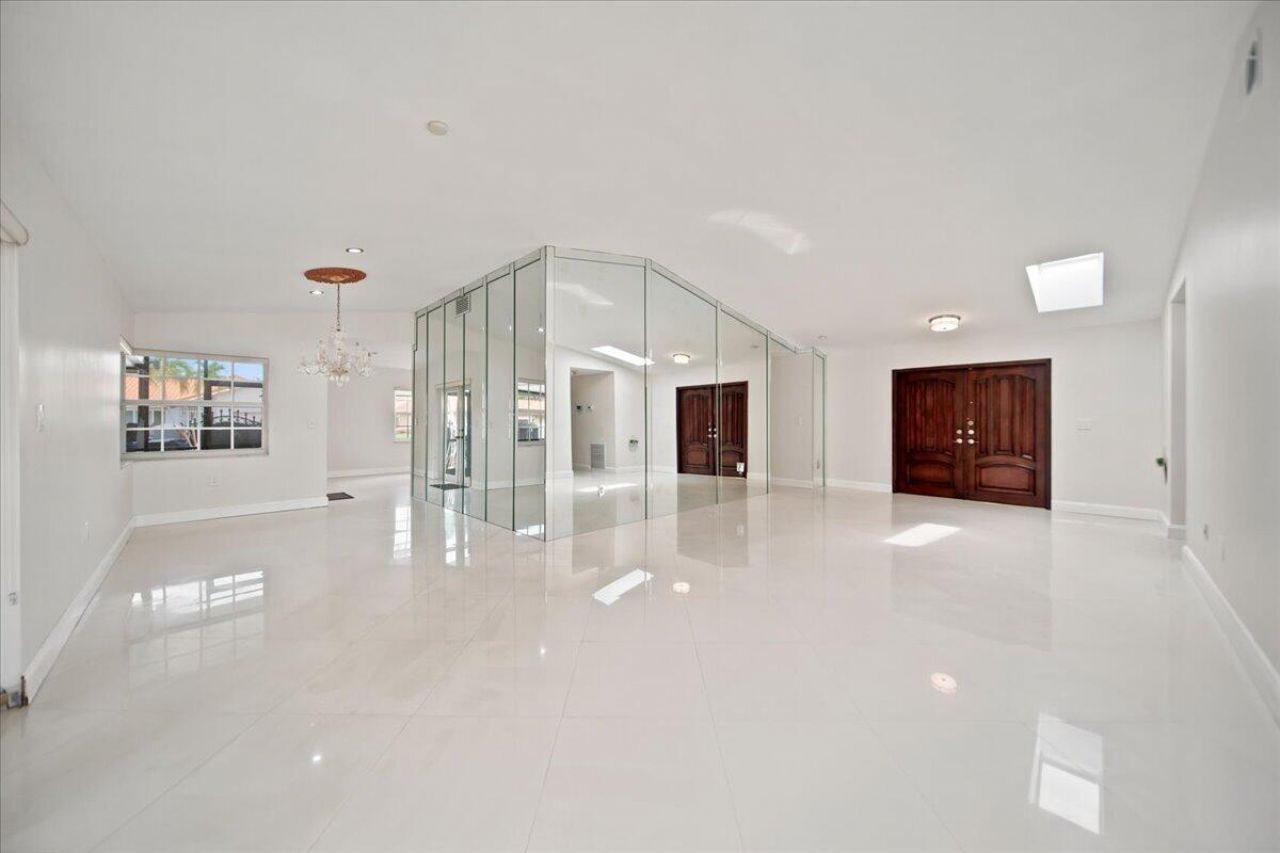 20009 NW 66th Place, Hialeah, FL 33015 Photo