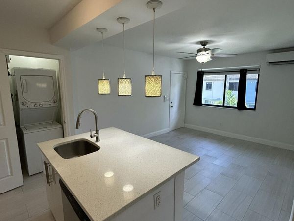918 NE 15th Avenue, Unit 4, Fort Lauderdale, FL 33304