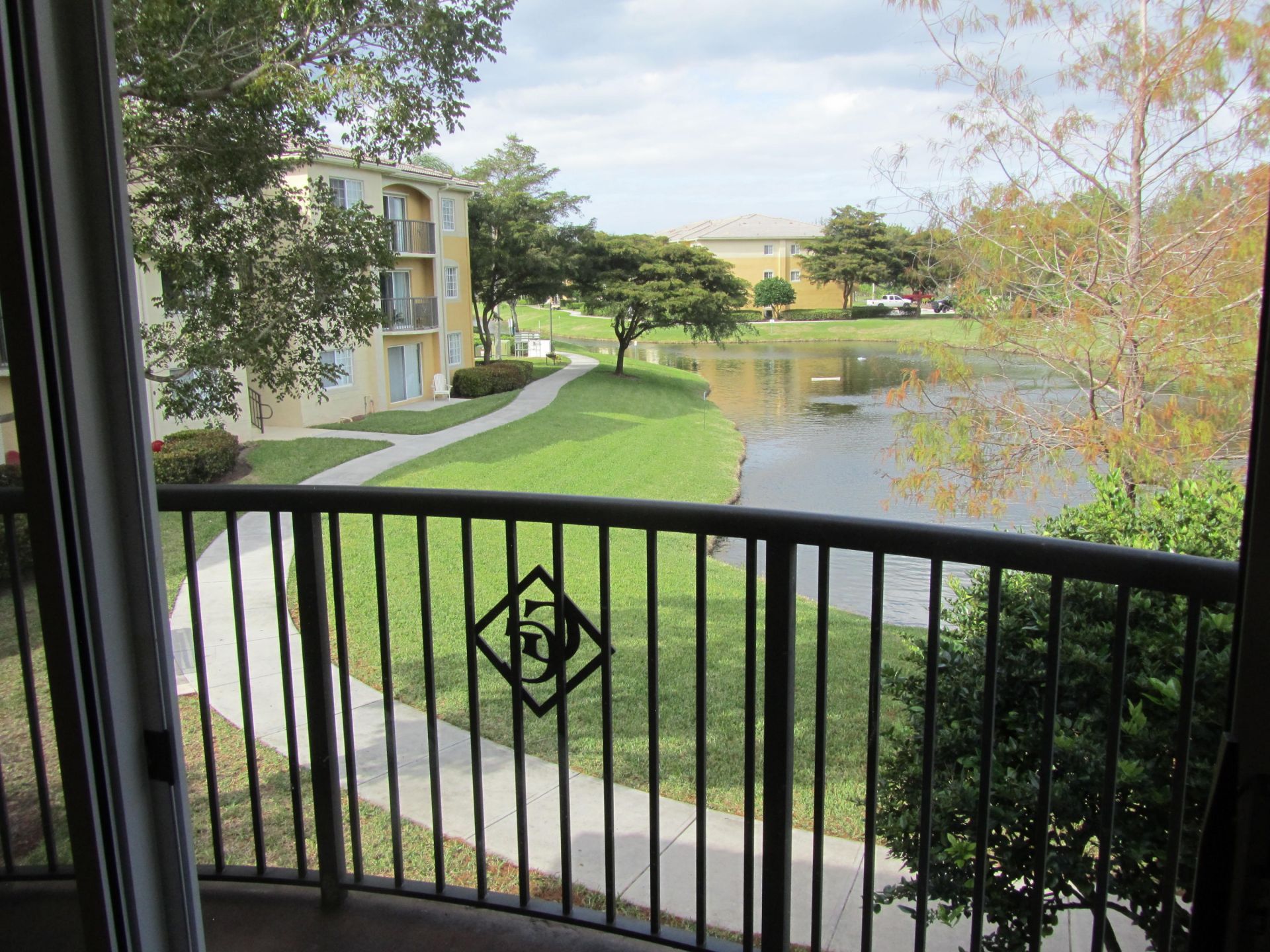 700 S Crestwood Court S, Unit 704, Royal Palm Beach, FL 33411 Photo