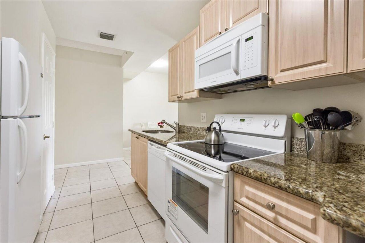 2060 Greenview Shores Boulevard, Unit 308, Wellington, FL 33414 Photo