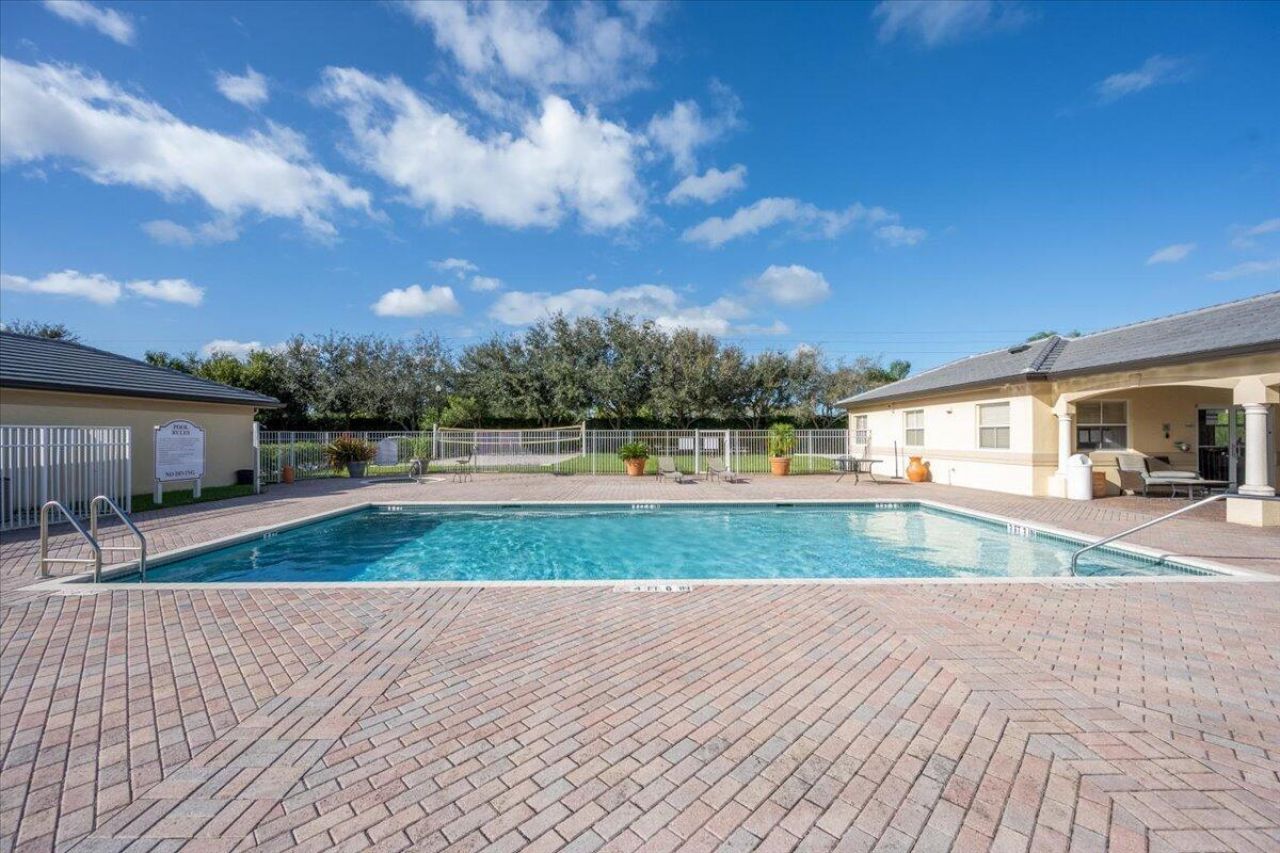 2060 Greenview Shores Boulevard, Unit 308, Wellington, FL 33414 Photo
