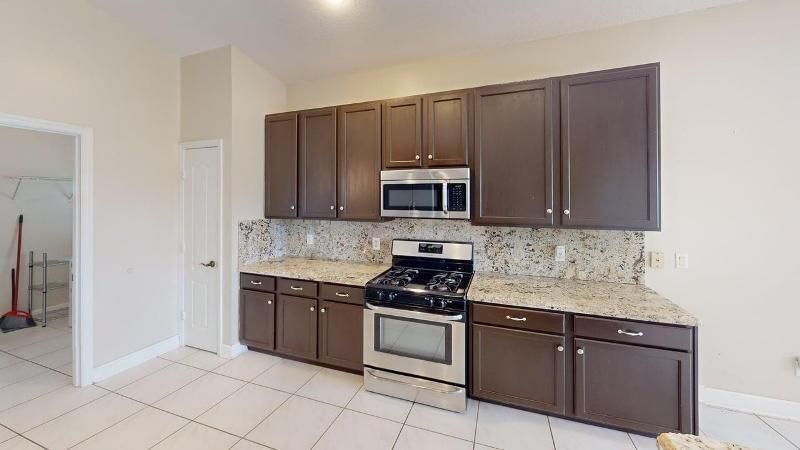 895 SW Lake Charles Circle, Port Saint Lucie, FL 34986 Photo