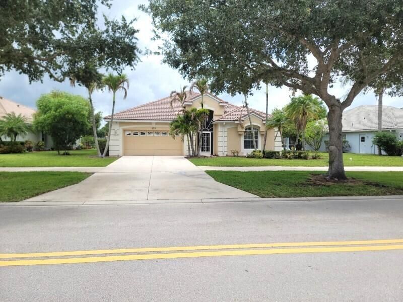 895 SW Lake Charles Circle, Port Saint Lucie, FL 34986 Photo