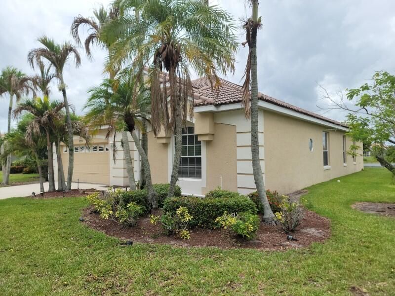 895 SW Lake Charles Circle, Port Saint Lucie, FL 34986 Photo