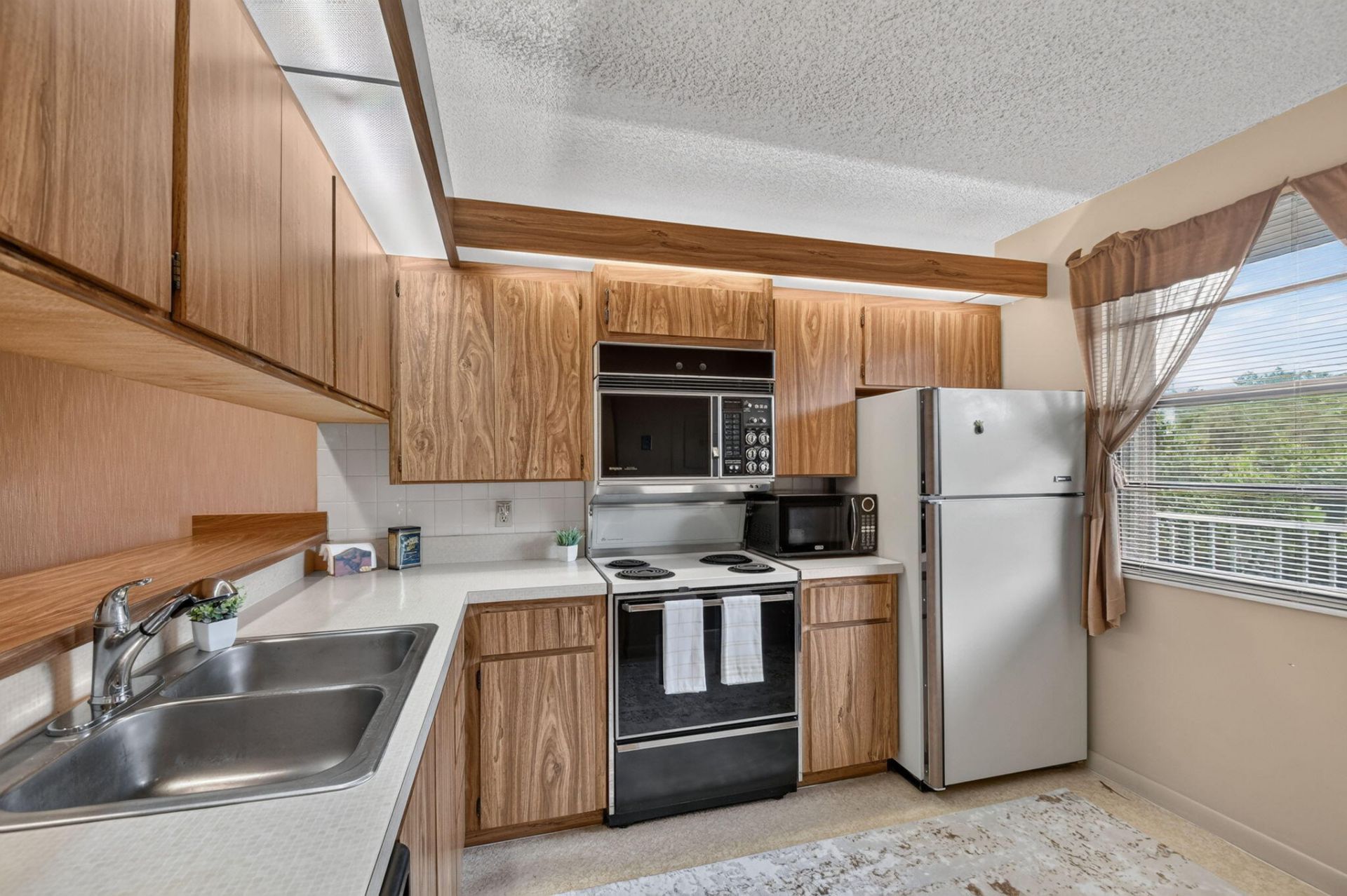 3525 Village Boulevard, Unit 205, West Palm Beach, FL 33409 Photo