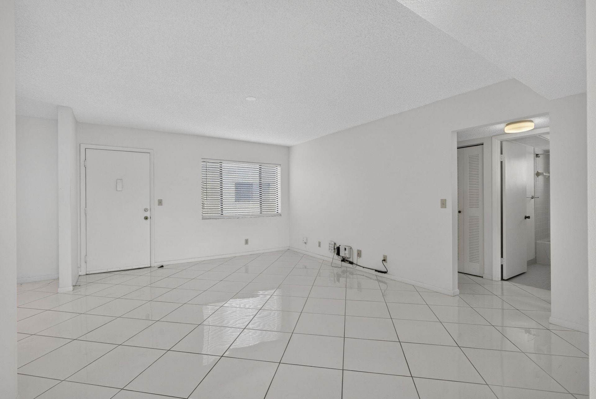 5340 Las Verdes Circle, Unit 307, Delray Beach, FL 33484 Photo
