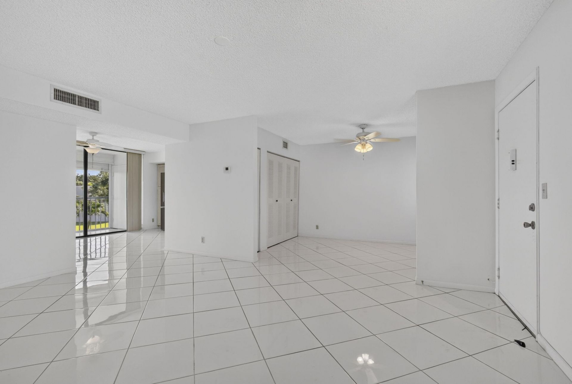5340 Las Verdes Circle, Unit 307, Delray Beach, FL 33484 Photo