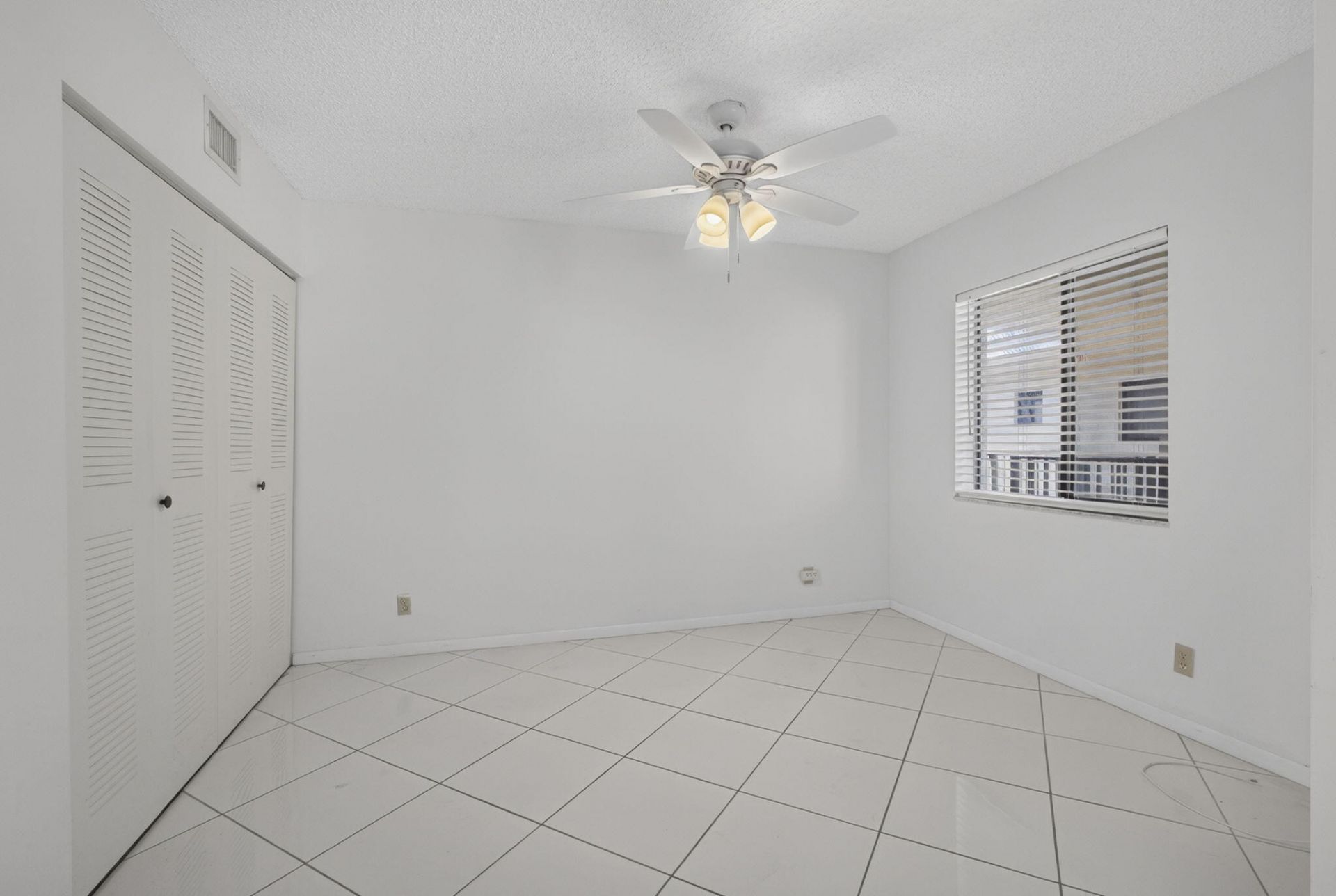 5340 Las Verdes Circle, Unit 307, Delray Beach, FL 33484 Photo