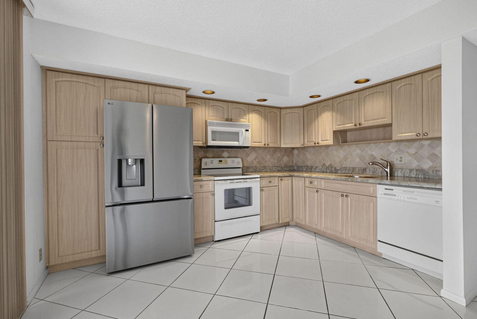 5340 Las Verdes Circle, Unit 307, Delray Beach, FL 33484 Photo