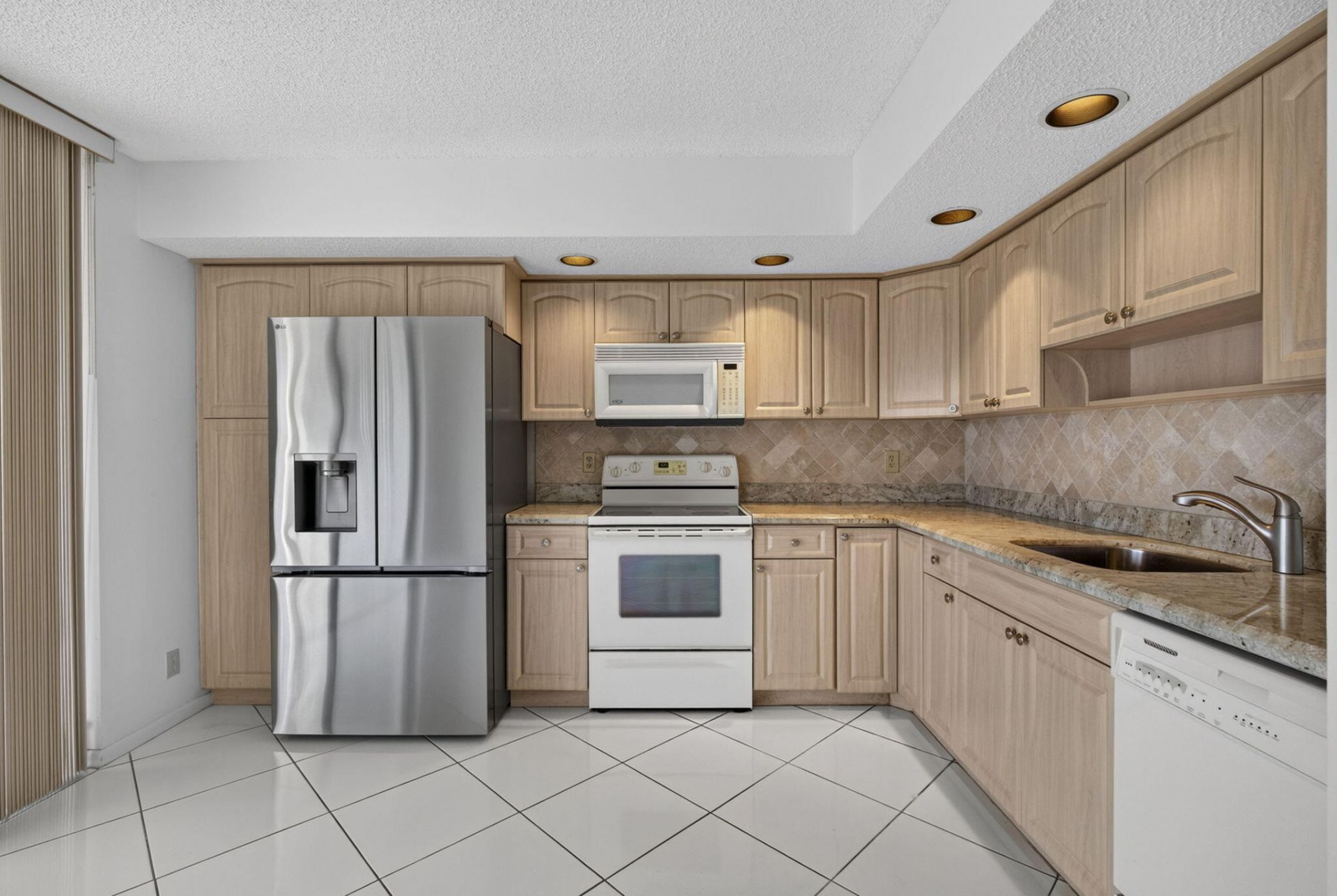 5340 Las Verdes Circle, Unit 307, Delray Beach, FL 33484 Photo