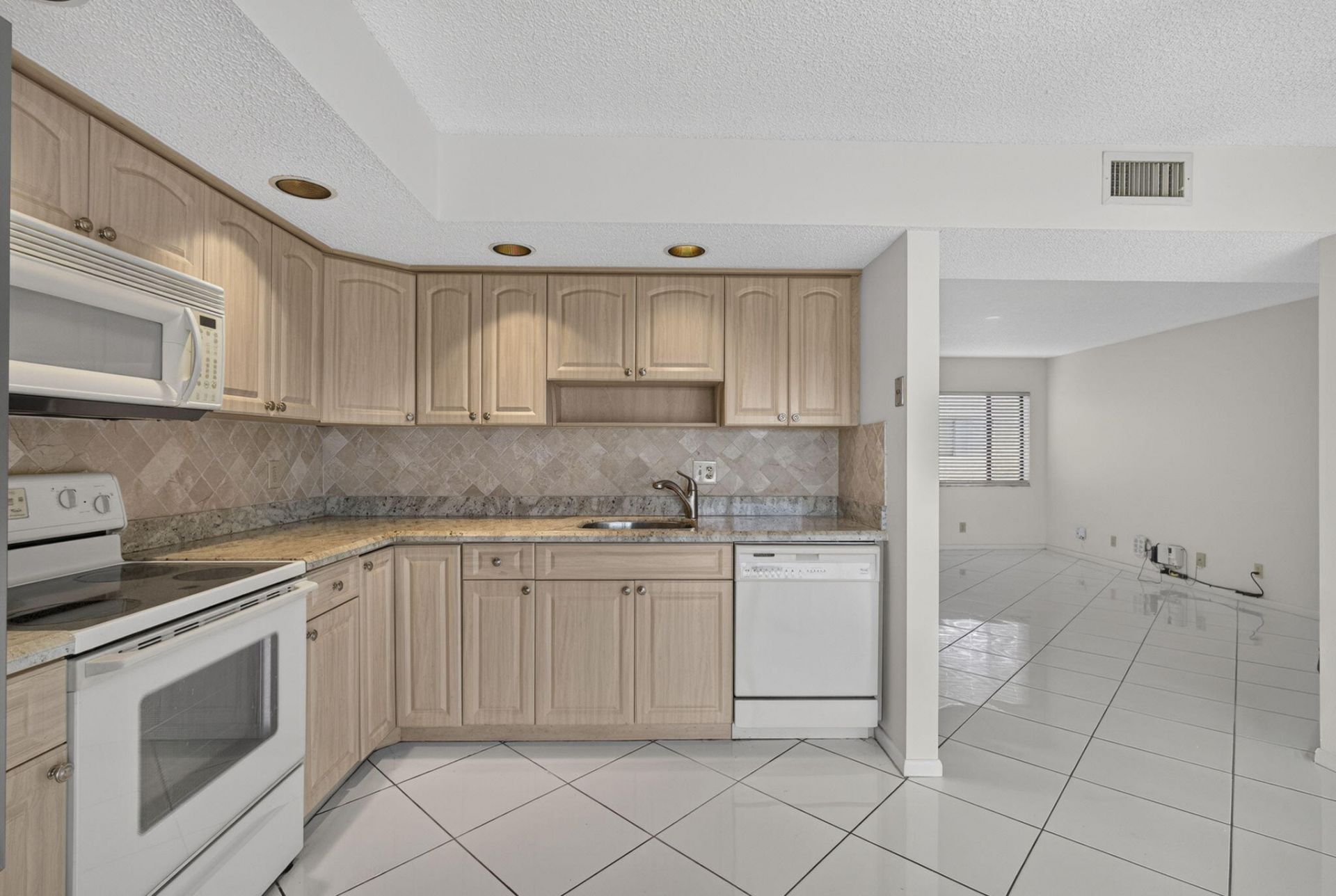 5340 Las Verdes Circle, Unit 307, Delray Beach, FL 33484 Photo