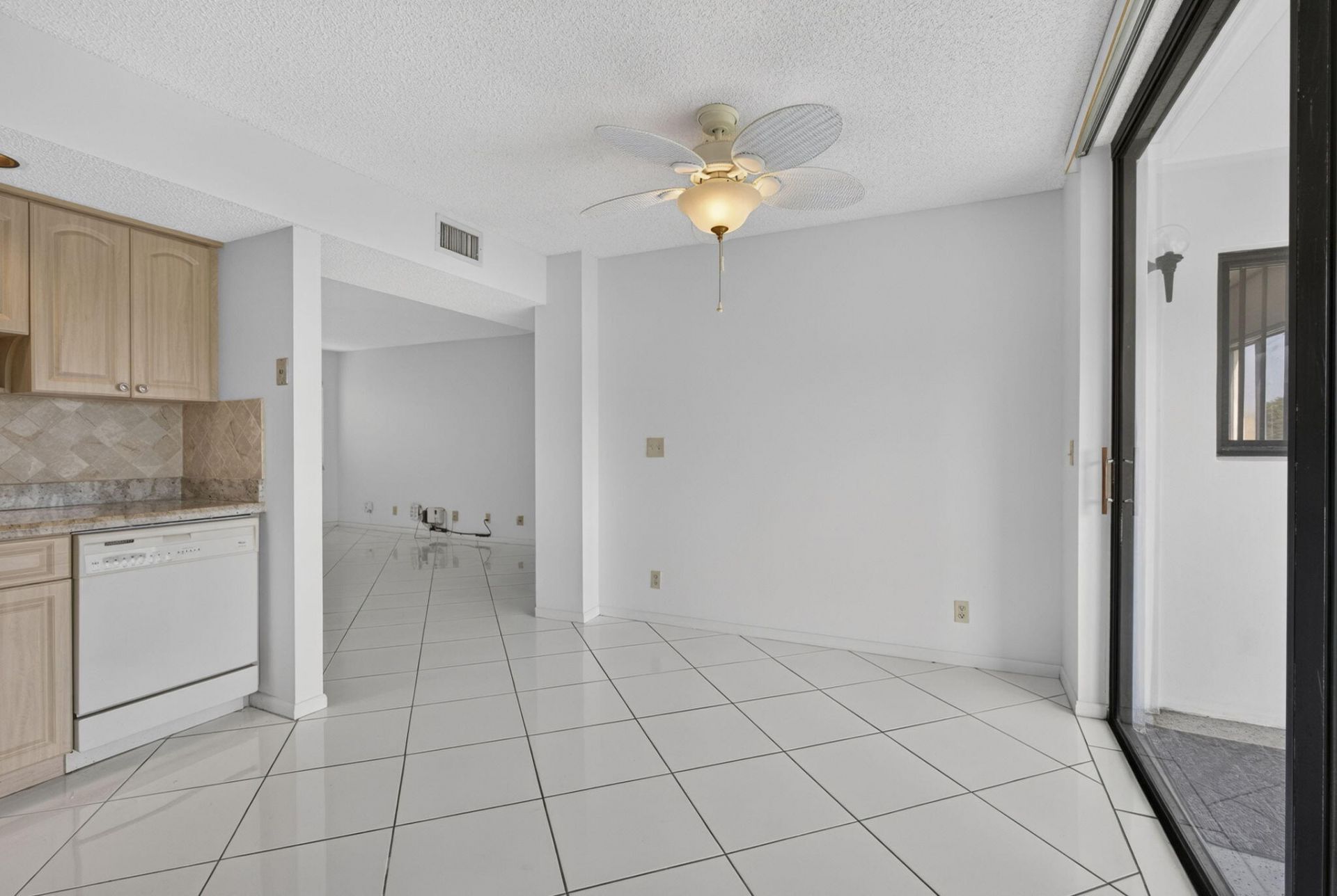 5340 Las Verdes Circle, Unit 307, Delray Beach, FL 33484 Photo